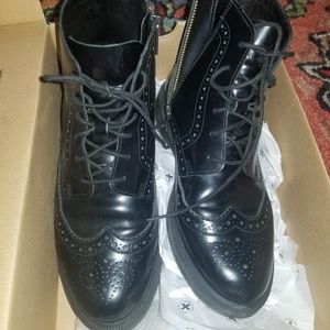 Delphine Doc Martens